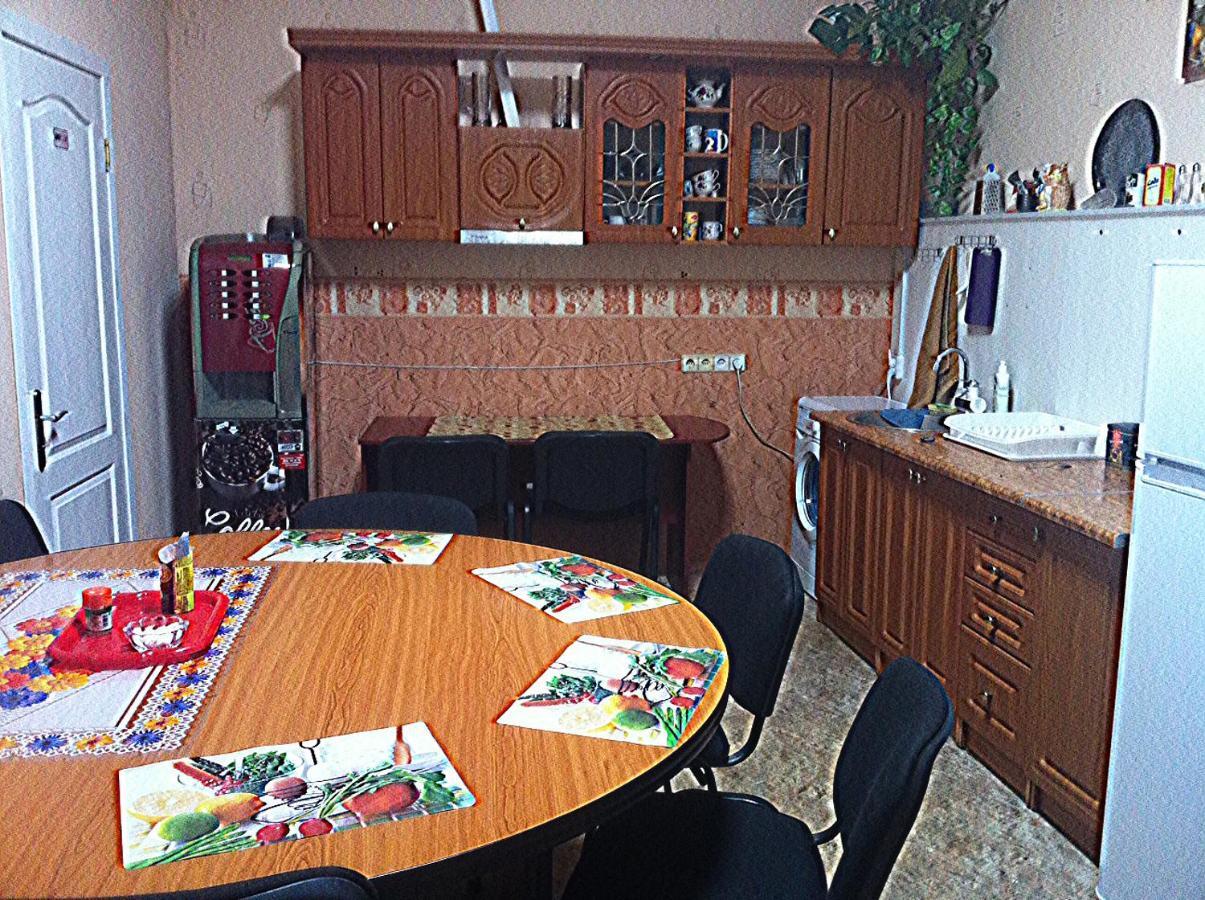 Хостел Тихий Дворик Charkiv Esterno foto